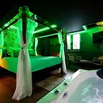 La Foret Enchantee - A Theme Jacuzzi - Evasion Pour Deux Apartman
