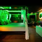 La Forêt Enchantée - à Thème Jacuzzi - évasion Pour Deux Schirrhein