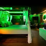 La Foret Enchantee - A Theme Jacuzzi - Evasion Pour Deux Apartman Schirrhein