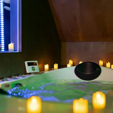 La Foret Enchantee - A Theme Jacuzzi - Evasion Pour Deux شقة Schirrhein