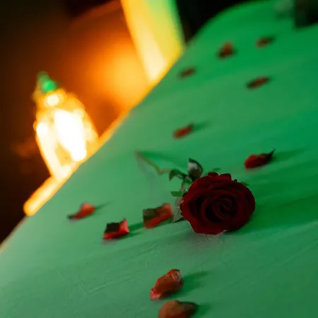 La Forêt Enchantée - à Thème Jacuzzi - évasion Pour Deux *