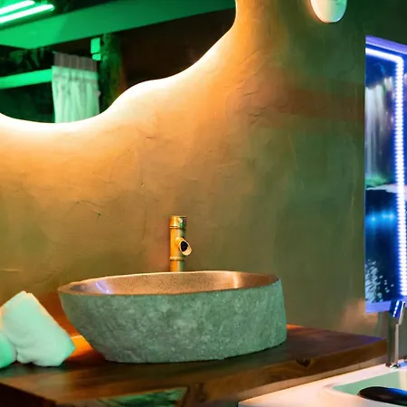 La Forêt Enchantée - à Thème Jacuzzi - évasion Pour Deux Schirrhein