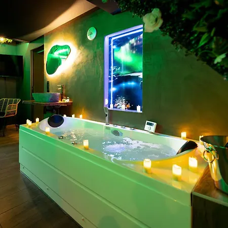 La Forêt Enchantée - à Thème Jacuzzi - évasion Pour Deux Appartamento