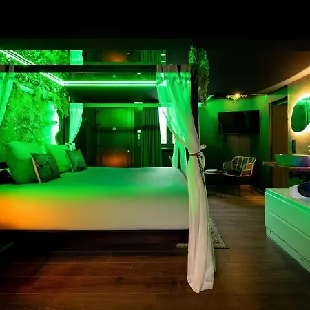 La Foret Enchantee - A Theme Jacuzzi - Evasion Pour Deux Apartman Schirrhein