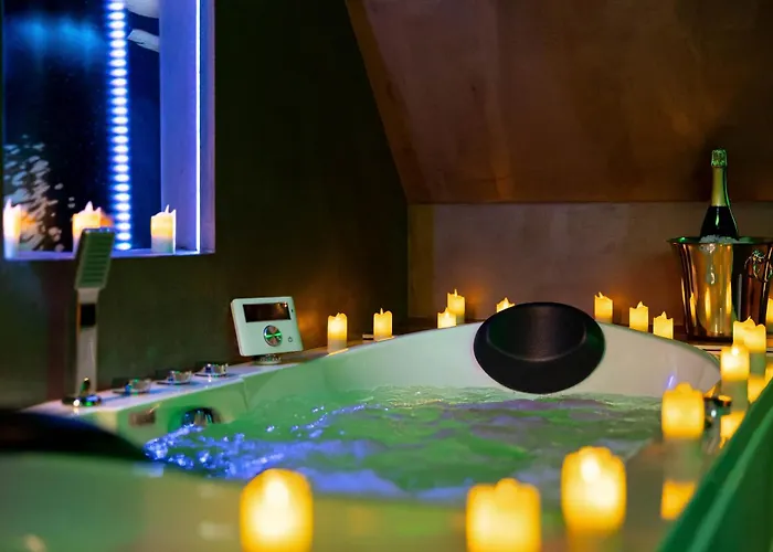 La Foret Enchantee - A Theme Jacuzzi - Evasion Pour Deux شقة Schirrhein