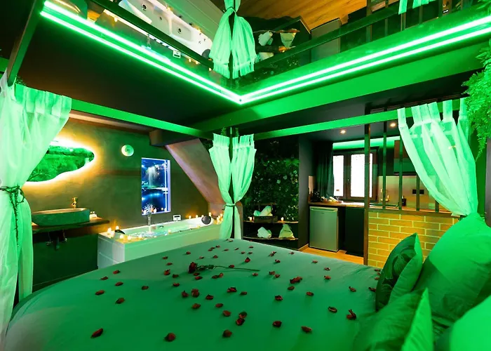 La Foret Enchantee - A Theme Jacuzzi - Evasion Pour Deux شقة